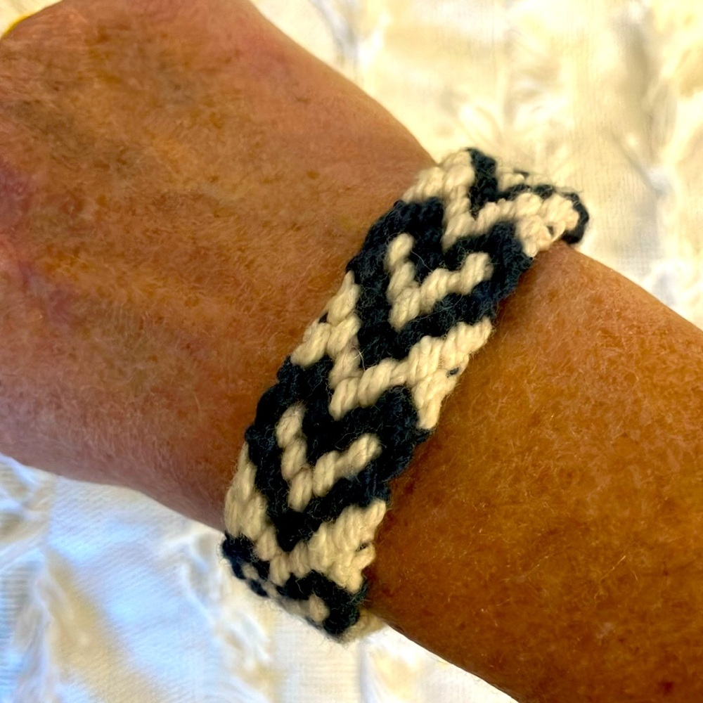 New Super Cute Unisex Macrame Woven Hearts Boho Bracelet Navy